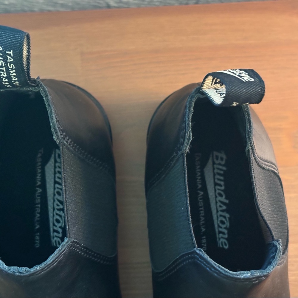 Blundstone Black Ankle Boots Slip-On Design US marked 7.5 but fits more like a 7 - Picture 6 of 7